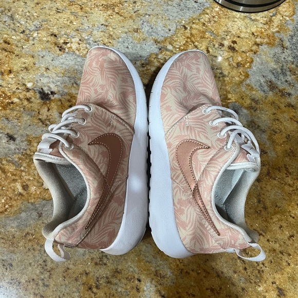 Nike roshe size 3.5 - Picture 6 of 8